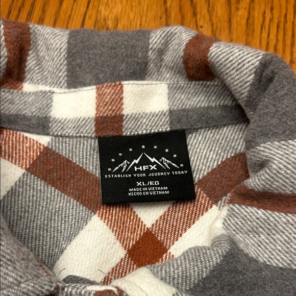Stylish Plaid Utility Jacket in Gray and Brown - Picture 2 of 2